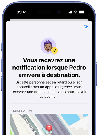 Écran d’iPhone confirmant qu’une notification Localiser a été configurée, le message indique « Vous recevrez une notification lorsque Pedro arrivera à destination », une carte affichant une position est épinglée dans le bas de l’écran