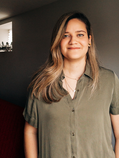 Photo portrait of Bianca, smiling, looking at the reader.