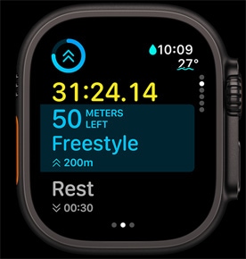 Na obrazovce Nadcházející se zobrazuje zbývající vzdálenost při plavání volným stylem.