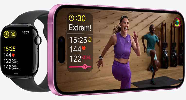 Ein Fitness+ Workout mit synchronisierten Messwerten auf dem iPhone und der Apple Watch