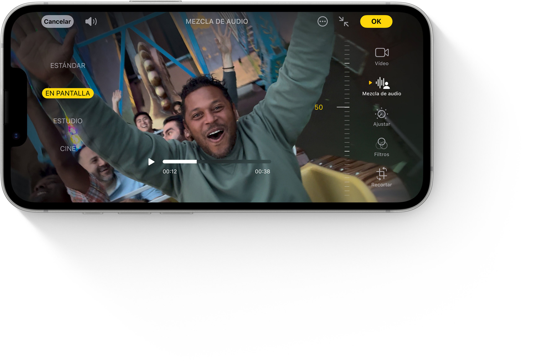 La pantalla del iPhone 16e muestra que se está usando la prestación Mezcla de Audio.