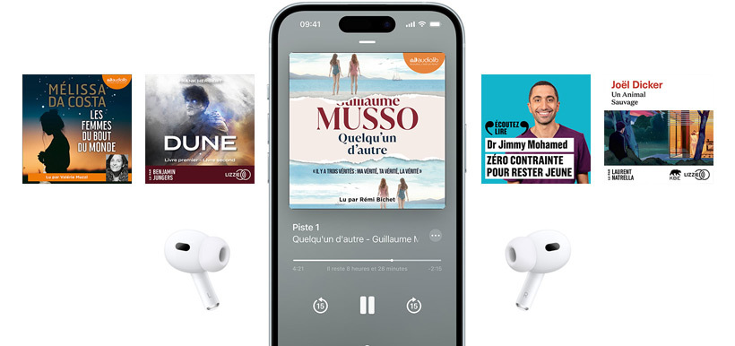 Un écran d’iPhone au centre montre un livre audio dans l’app Livres. Autour du téléphone se trouvent des couvertures de livres audio positionnées à l’horizontale.