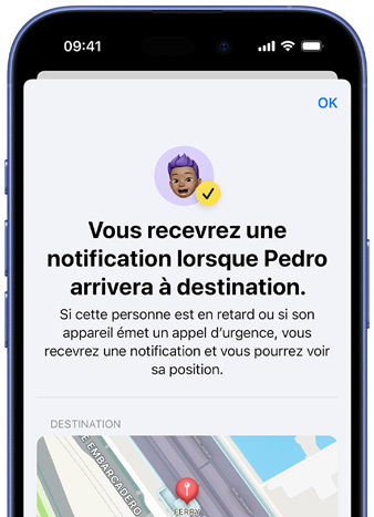 Un écran d’iPhone affiche la confirmation d’activation d’une notification Localiser. Le texte indique « Vous recevrez une notification lorsque Pedro arrivera à destination. ». Une carte affichant une position épinglée se trouve en bas de l’écran