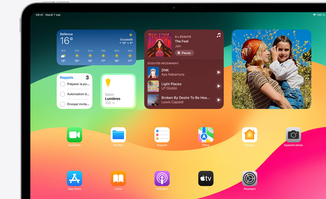 Un iPad Pro montrant Springboard et les différents widgets disponibles.