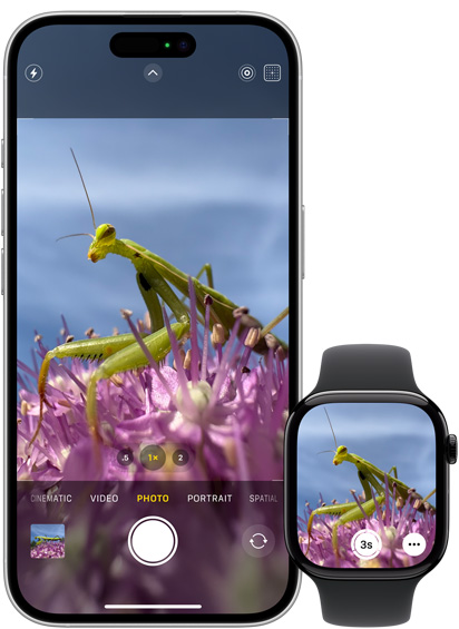 Demonstrasi fitur Berkelanjutan dengan iPhone dan Apple Watch.