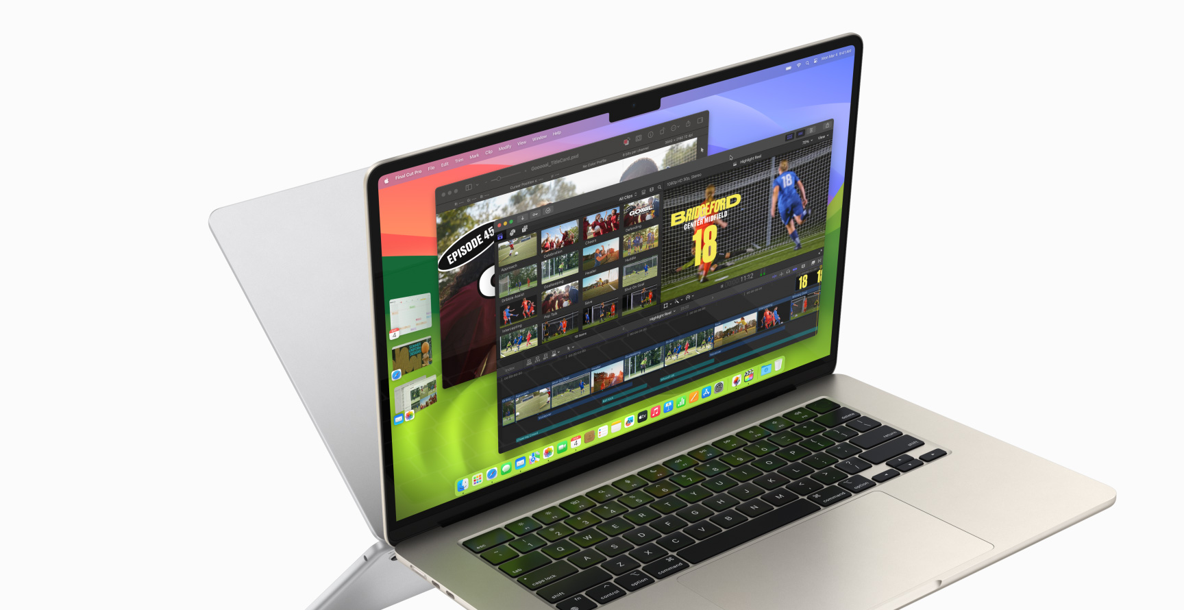 MacBook Air yang terbuka menampilkan Final Cut Pro serta FCP dan Pixelmator Pro, dengan Kalender, Safari, Mail, dan Foto yang terbuka di sisi kiri layar. Bagian belakang MacBook Pro kedua terlihat di belakang MacBook Pro pertama, terlihat seperti pantulan cermin.