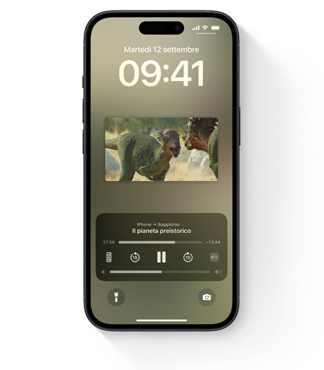 Un iPhone che mostra i controlli Apple TV integrati