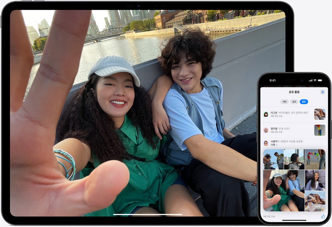 바닷가에서 찍은 아빠와 두 딸의 사진들을 iCloud 사진 기능으로 보고 있는 iPad 및 iPhone 화면