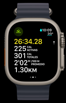 Un Apple Watch Ultra 2 muestra un entrenamiento de natación en aguas abiertas con datos sobre la duración, las calorías y el ritmo.