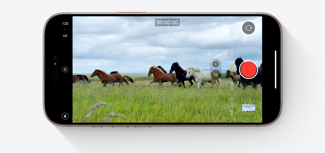 Un iPhone 16 Pro muestra la app Cámara con una imagen estática de caballos galopando, grabada en 4K Dolby Vision a 120 cps.