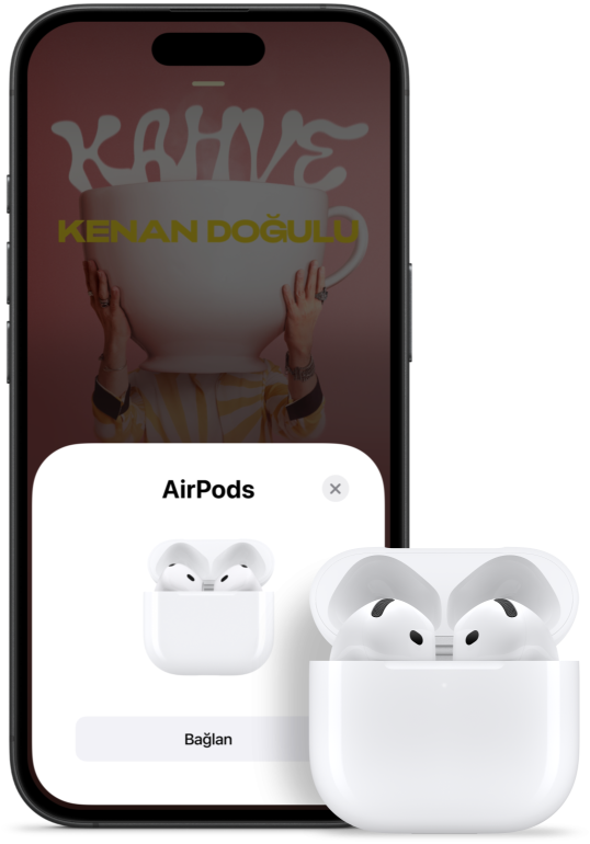 İçinde AirPods 4 olan açık şarj kutusu ile yanında bulunan ve AirPods 4’ün bağlandığını gösteren iPhone. 