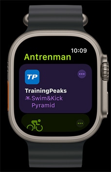 Apple Watch Ultra 2’de TrainingPeaks uygulaması gösteriliyor.