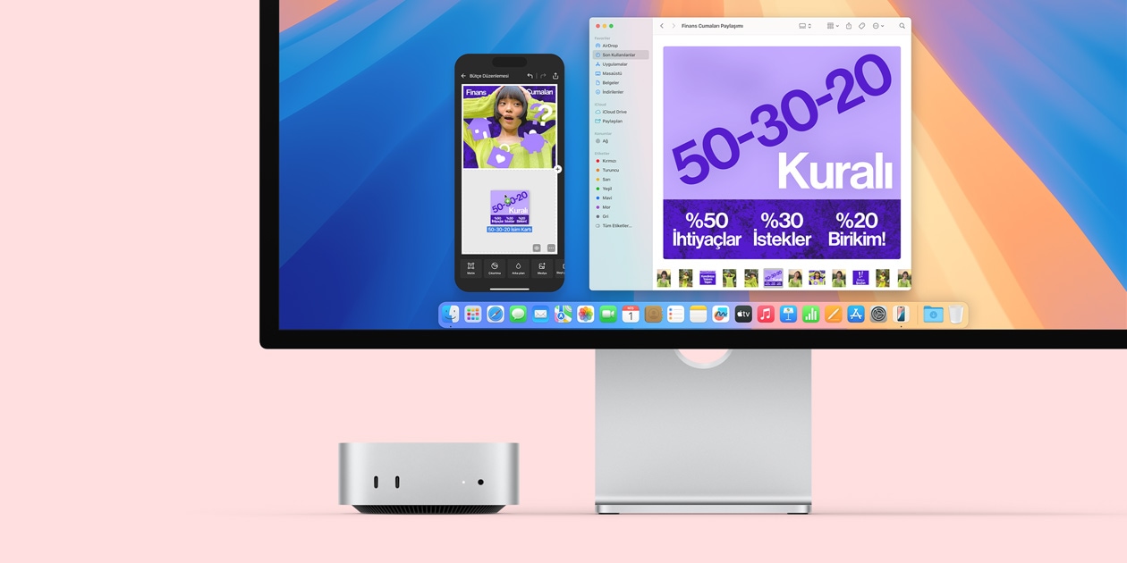 Gümüş rengi Mac mini’nin ön bağlantı noktalarını ve gösterge ışığını gösteren önden görünümü, açık olan Mac monitörün renkli ekranındaki Dock’ta uygulama simgeleri görülüyor ve Mac mini’nin monitörün altına nasıl kolayca sığdığı gösteriliyor