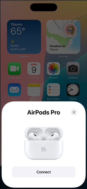 Boîtier de charge MagSafe contenant des AirPods Pro, à côté d’un iPhone. Petite vignette sur l’écran d’accueil de l’iPhone montrant la fenêtre contextuelle avec le bouton Connexion qui permet de jumeler facilement les AirPods.